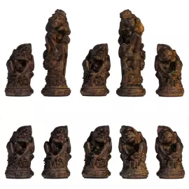 Шашки из черного ореха "Нечисть" на дубовой доске
