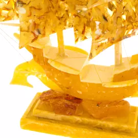 Сувенир из янтаря "Бригантина - 1"