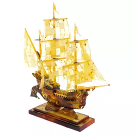 Сувенир из янтаря  "Бригантина - 3"