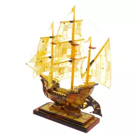 Сувенир из янтаря  "Бригантина - 3"