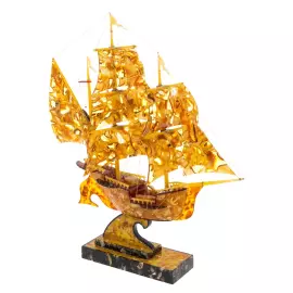 Сувенир из янтаря  "Бригантина - 4"