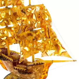 Сувенир из янтаря  "Бригантина - 4"