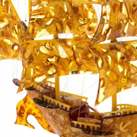 Сувенир из янтаря  "Бригантина - 4"