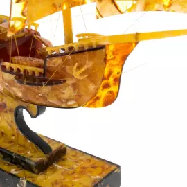 Сувенир из янтаря  "Бригантина - 4"