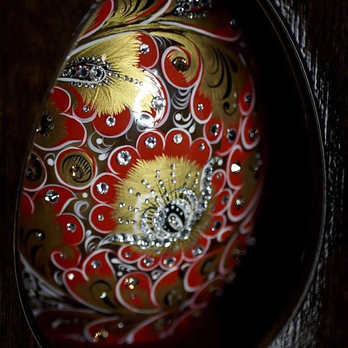 Honeydew egg "Red Sun"