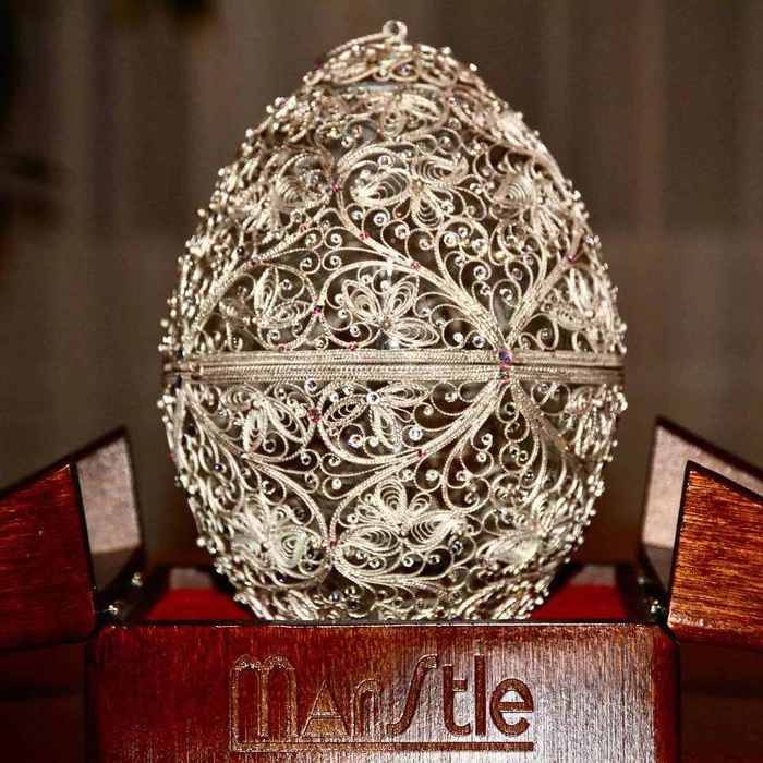 Honeydew egg in a filigree case