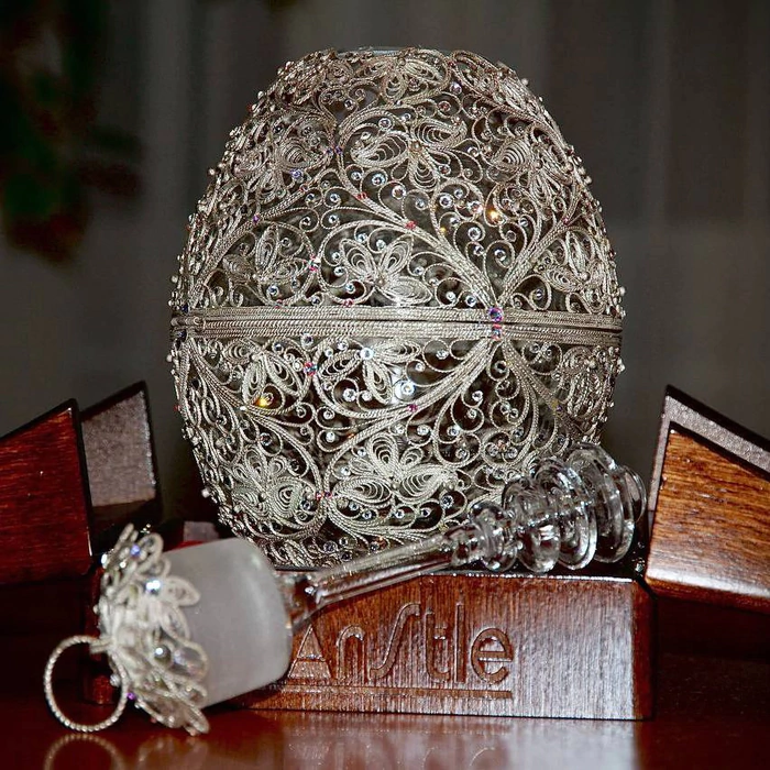 Honeydew egg in a filigree case