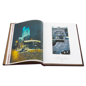 Книга в кожаном переплете ''Московский Кремль''