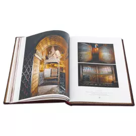 Книга в кожаном переплете ''Московский Кремль''