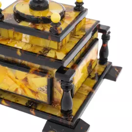 Шкатулка из янтаря "Лувр"