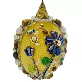 Яйцо вышитое драгоценными камнями "Пасха" желтое