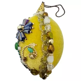 Яйцо вышитое драгоценными камнями "Пасха" желтое