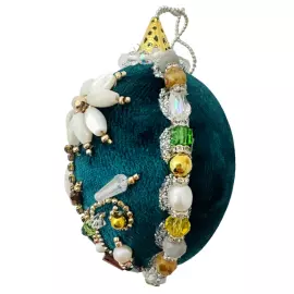 Яйцо вышитое драгоценными камнями "Пасха" бирюзовое