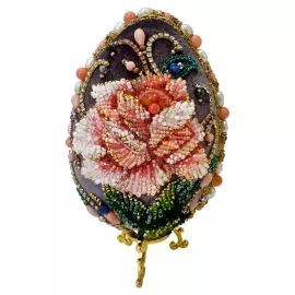 Яйцо вышитое драгоценными камнями "Роза" на подставке