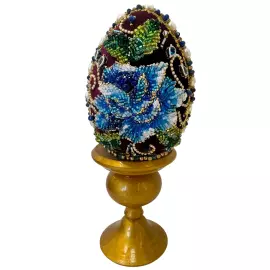 Яйцо вышитое драгоценными камнями "Голубая роза" на подставке