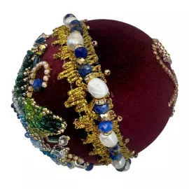 Яйцо вышитое драгоценными камнями "Голубая роза" на подставке