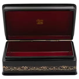 Box "At the cottage" by Troshin, Fedoskino