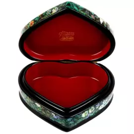 The box "At the window" by Saprunenko, Fedoskino