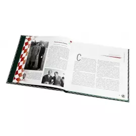 Книга в кожаном переплете "Москва футбольная"