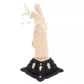 Скульптура из бивня мамонта "Правосудие"