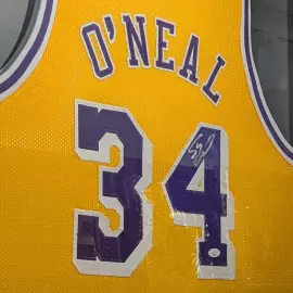 Майка с автографом баскетболиста Шакила О’Нила