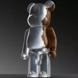 Арт-объект из карагача и эпоксидной смолы "Bearbrick"