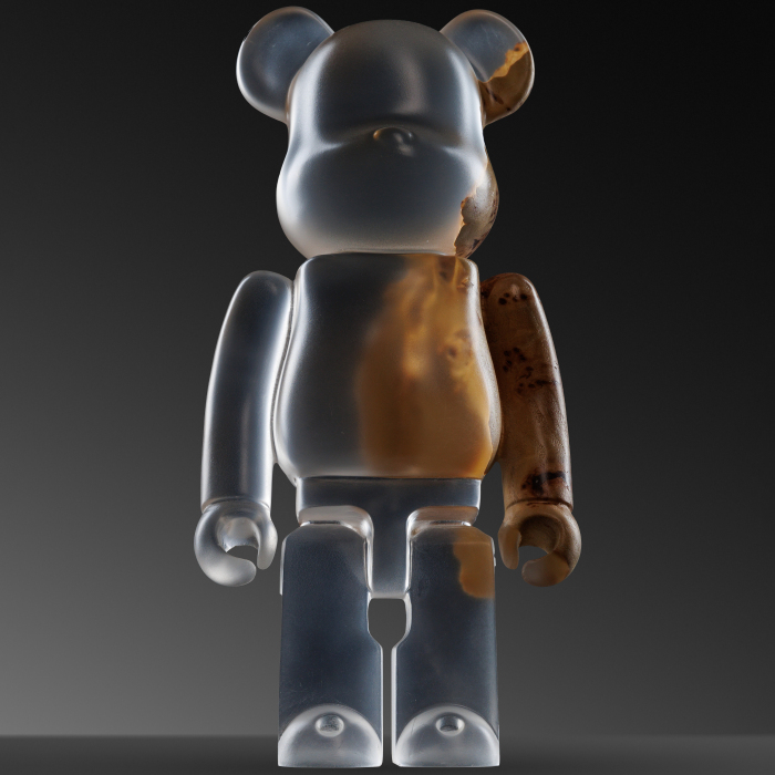 Арт-объект из карагача и эпоксидной смолы "Bearbrick"