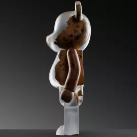 Арт-объект из карагача и эпоксидной смолы "Bearbrick"