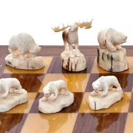 Шахматы из кости мамонта "Король мамонт и его эскорт мини"