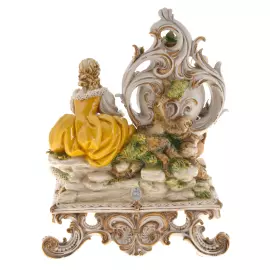 Часы "Дама на скамье"