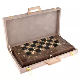 Шахматы из корня дуба и янтаря "Готика"