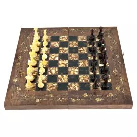 Шахматы из корня дуба и янтаря "Готика"
