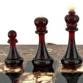 Шахматы из корня дуба и янтаря "Готика"