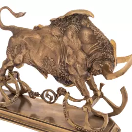 Авторская скульптура из бронзы "Колесница золотого тельца"