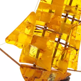 Сувенир из янтаря "Корабль" малый