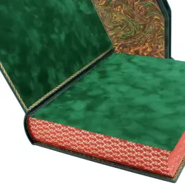 Подарочная книга в кожаном переплёте "Игорный дом" Подарочная книга в кожаном переплёте "Игорный дом"