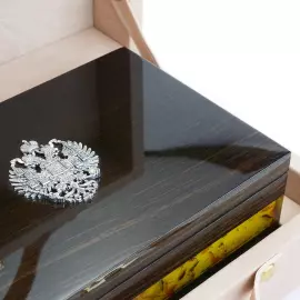 Янтарная шкатулка "Империя"