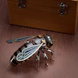 Сувенир из серебра "Пчела"