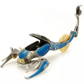 Сувенир из серебра "Автомобиль - Скорпион"