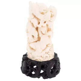 Скульптура из бивня мамонта "Медведи" на подставке