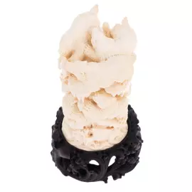 Скульптура из бивня мамонта "Медведи" на подставке