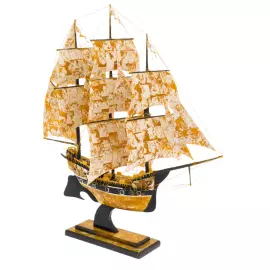Корабль из янтаря "Бригантина"