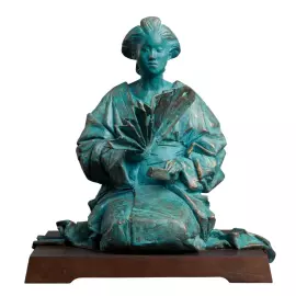 Скульптура из бронзы "Подруга воина"