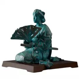 Скульптура из бронзы "Подруга воина"