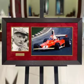 Фото с автографом гонщика Ники Лауда