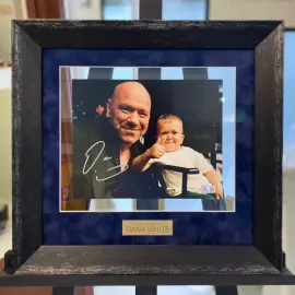 Фото с автографом президента UFC Дана Уайта