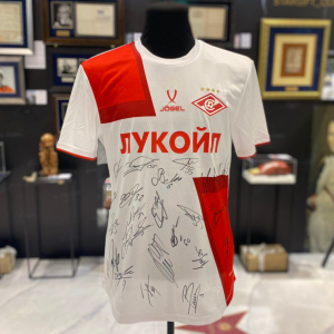 Футболка с автографами игроков основного состава ФК «Спартак» сезона 2024/2025