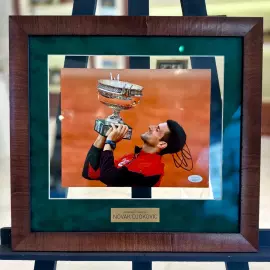 Фото с автографом теннисистов Новака Джоковича