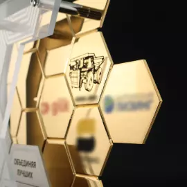 Бизнес сувенир "Объединяя лучших"