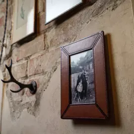 Genuine leather photo frame "Intelligent"